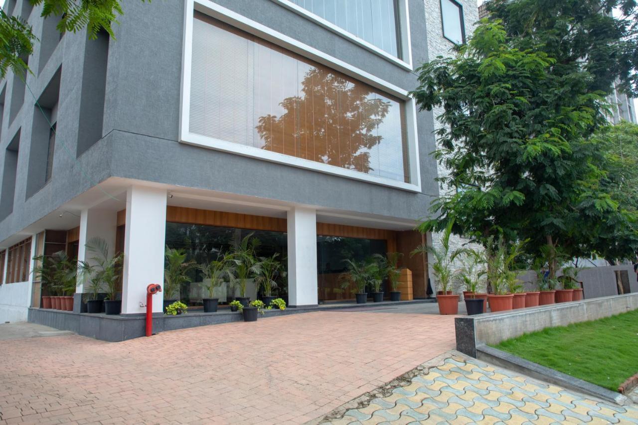 Pinnacle Grand Hotel Ahmedabad Luaran gambar