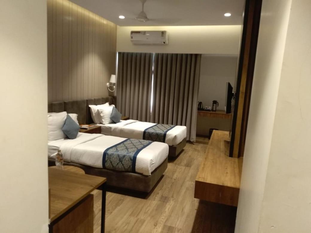 Pinnacle Grand Hotel Ahmedabad Luaran gambar